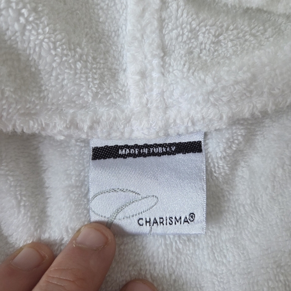 Robe - Picture 2 of 7